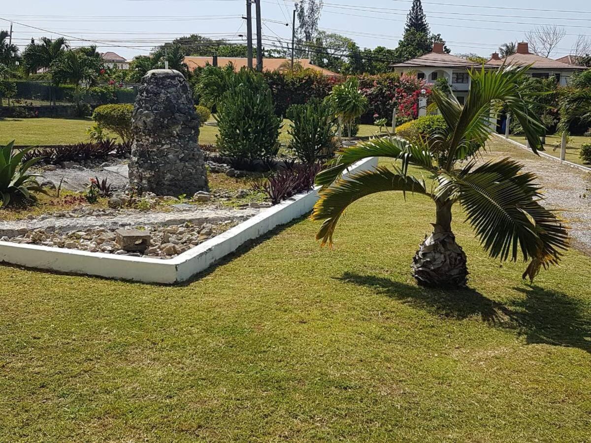 Ancella'S Garden Apartment-Beach-5Min Drive, 1 Hr Montego Bay, 25 Mins Ocho Rios, Continental Breakfast Runaway Bay Exterior foto