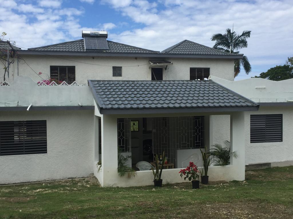 Ancella'S Garden Apartment-Beach-5Min Drive, 1 Hr Montego Bay, 25 Mins Ocho Rios, Continental Breakfast Runaway Bay Exterior foto